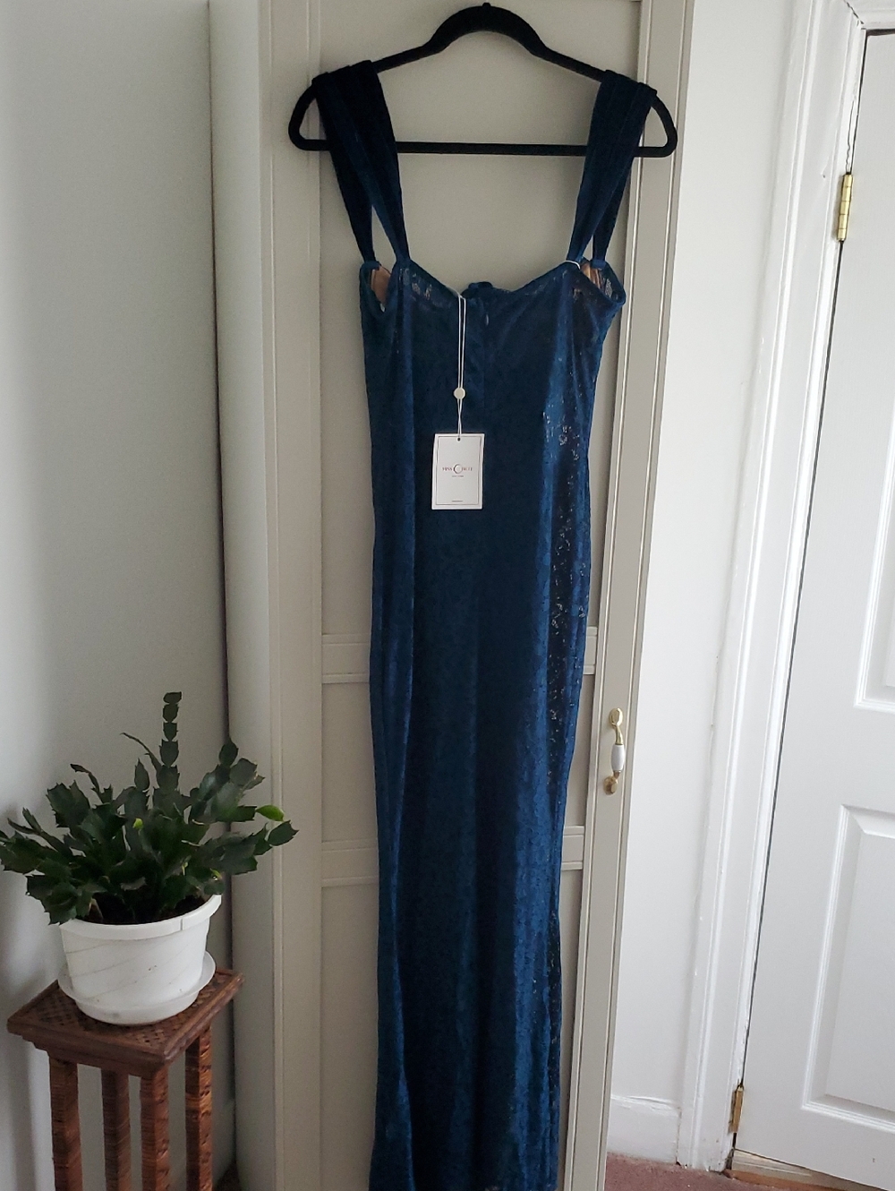 Miss Circle.veronica Lace Maxi Dress - Picture 7 of 7